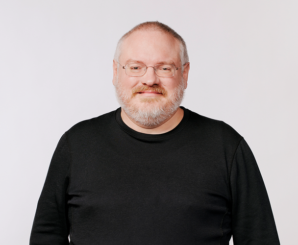 Headshot of Alan Boyce, Chief Technology Officer, wearing a black long-sleeved shirt.